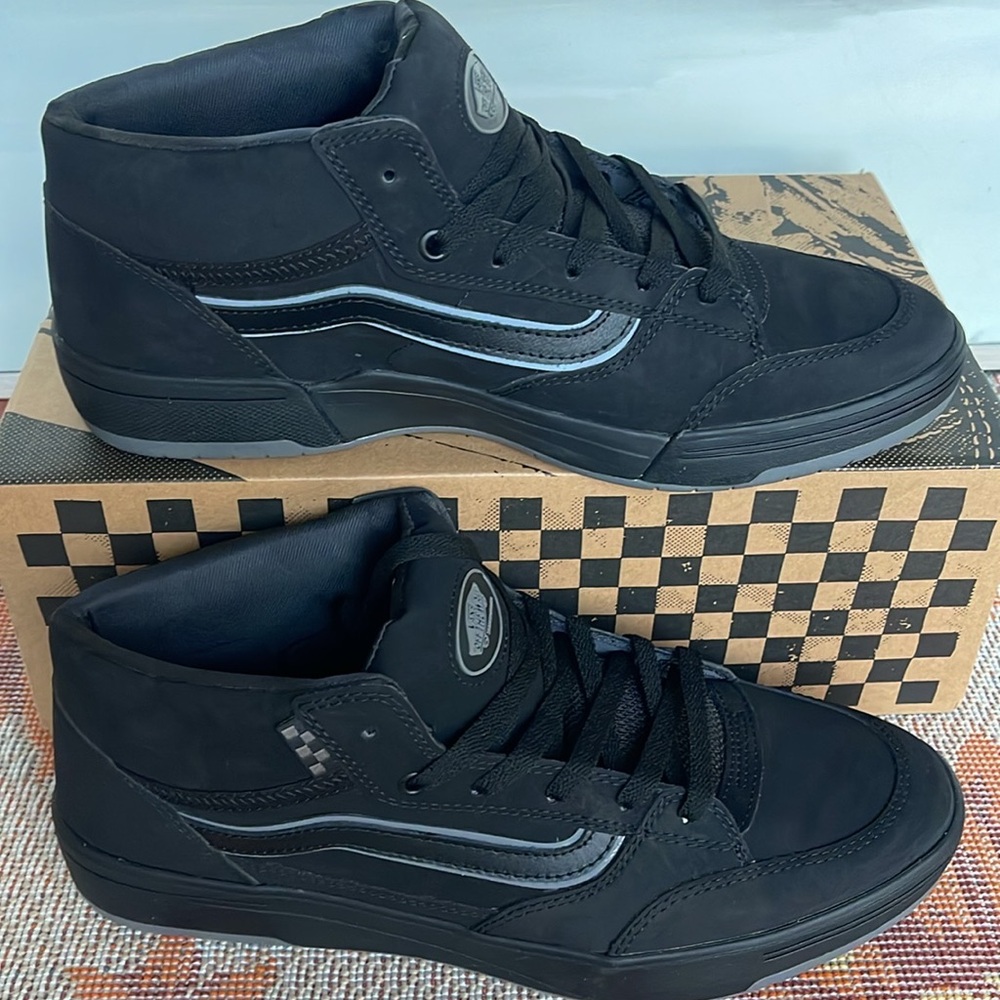 Vans Men’s Zahba Mid Black/Pewter
VN000CBSHR0 Sneakers - Picture 15 of 16